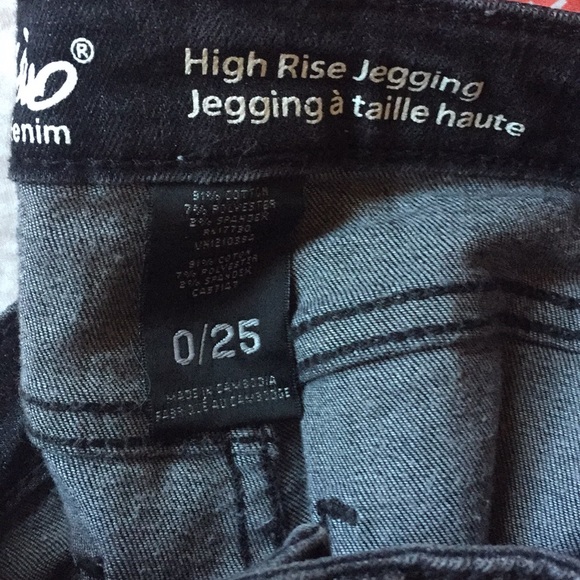 Gray/black distressed jeans! Brand new - Picture 6 of 6